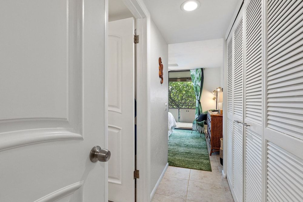 White Sands Village Oceanfront Condo, Multiple Beds, Balcony, Partial Ocean View (White Sands Village #129) 10