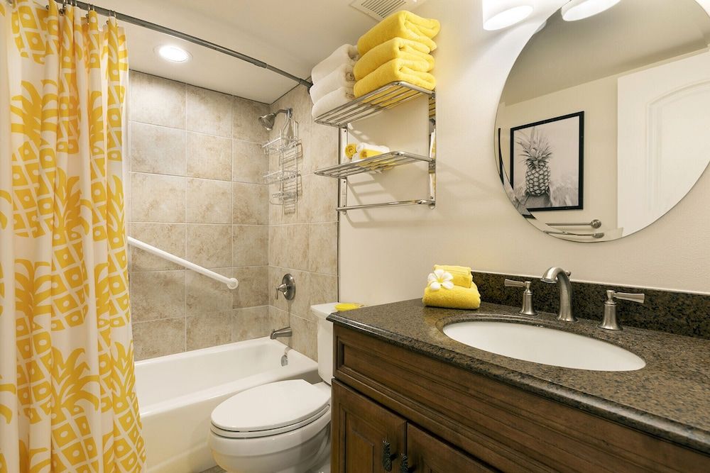 White Sands Village Oceanfront Condo, Multiple Beds, Balcony, Partial Ocean View (White Sands Village #129) 11