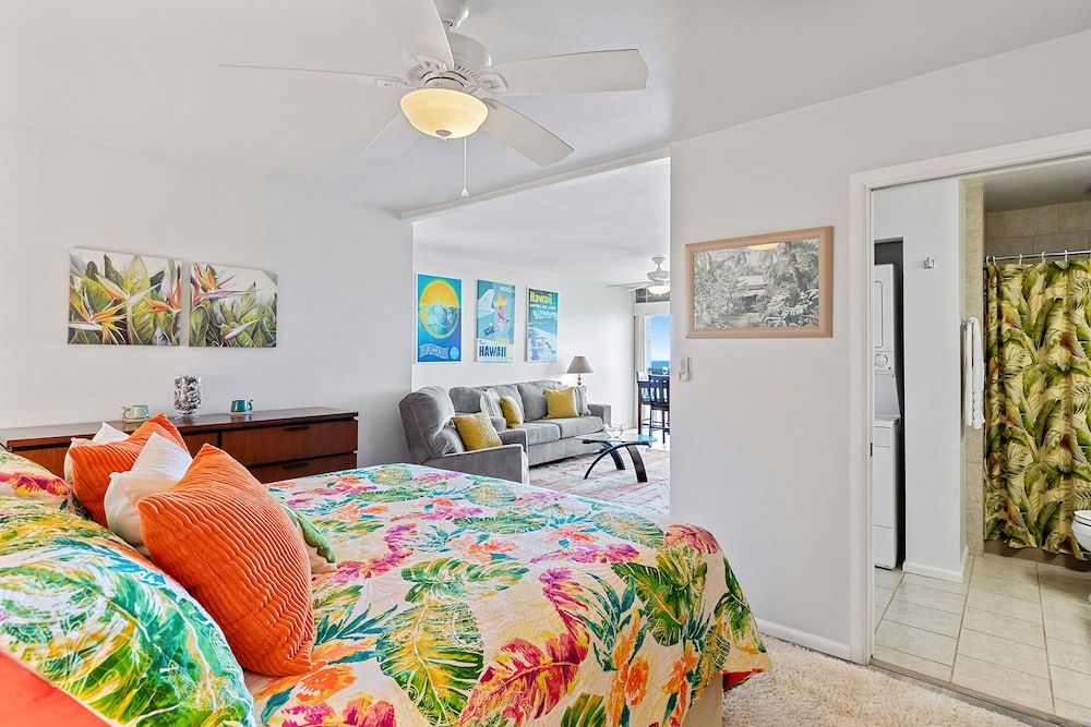 Kona Mansions 5-minute Walk to Honls Beach Studio Suite, 1 King Bed with Sofa bed, Kitchen, Ocean View (Kona Mansions #A303) 2