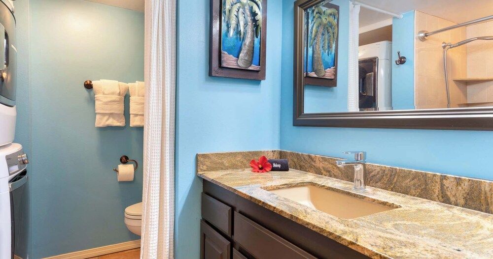 Steps From Magic Sands Pool, Wi-fi & Attractions Condo, Multiple Beds, Lanai (White Sands Village #111) 12