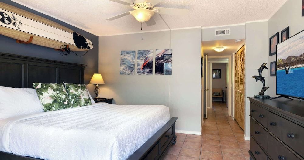 Steps From Magic Sands Pool, Wi-fi & Attractions Condo, Multiple Beds, Lanai (White Sands Village #111) 3
