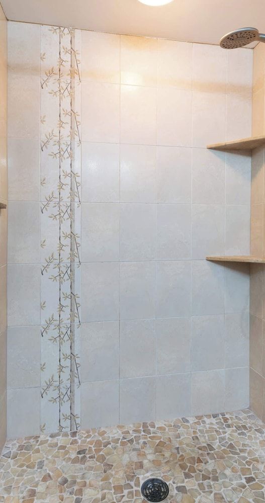 Steps From Magic Sands Pool, Wi-fi & Attractions Condo, Multiple Beds, Lanai (White Sands Village #111) 11