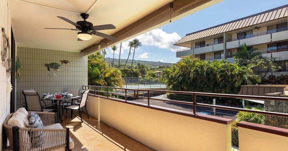 Steps From Magic Sands Pool, Wi-fi & Attractions Condo, Multiple Beds, Lanai (White Sands Village #111) 8
