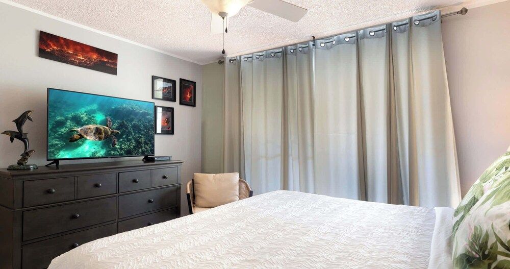 Steps From Magic Sands Pool, Wi-fi & Attractions Condo, Multiple Beds, Lanai (White Sands Village #111) 4