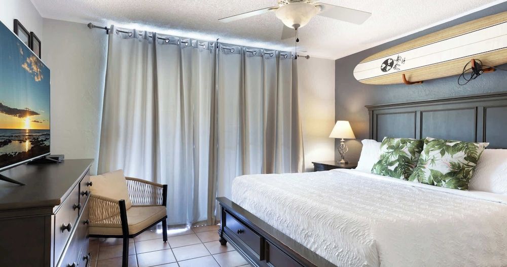 Steps From Magic Sands Pool, Wi-fi & Attractions Condo, Multiple Beds, Lanai (White Sands Village #111) 5