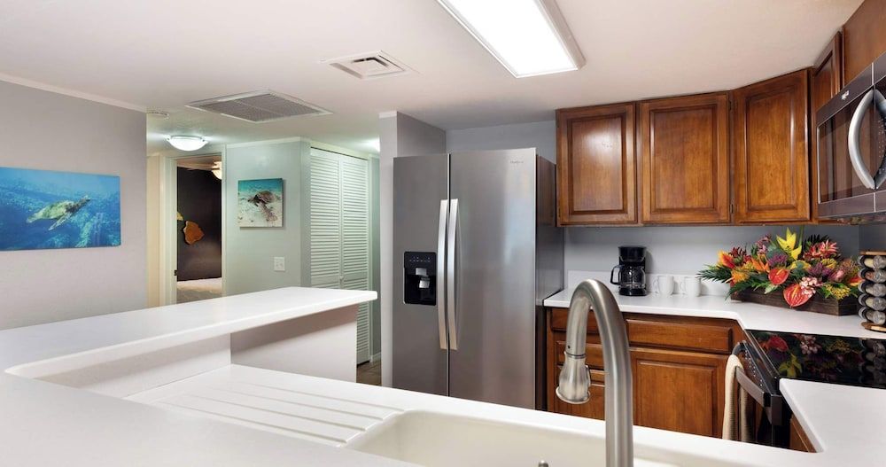 Steps From Magic Sands Pool, Wi-fi & Attractions Condo, Multiple Beds, Lanai (White Sands Village #111) 15