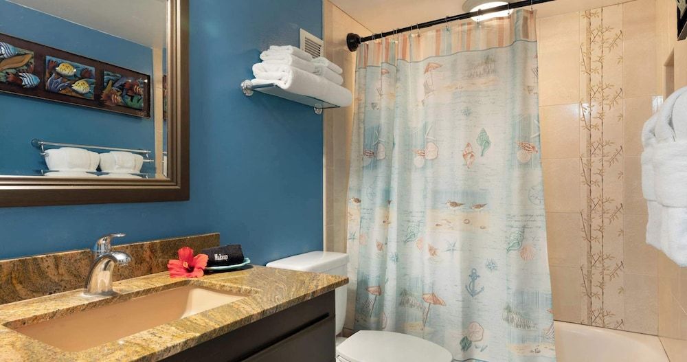 Steps From Magic Sands Pool, Wi-fi & Attractions Condo, Multiple Beds, Lanai (White Sands Village #111) 14