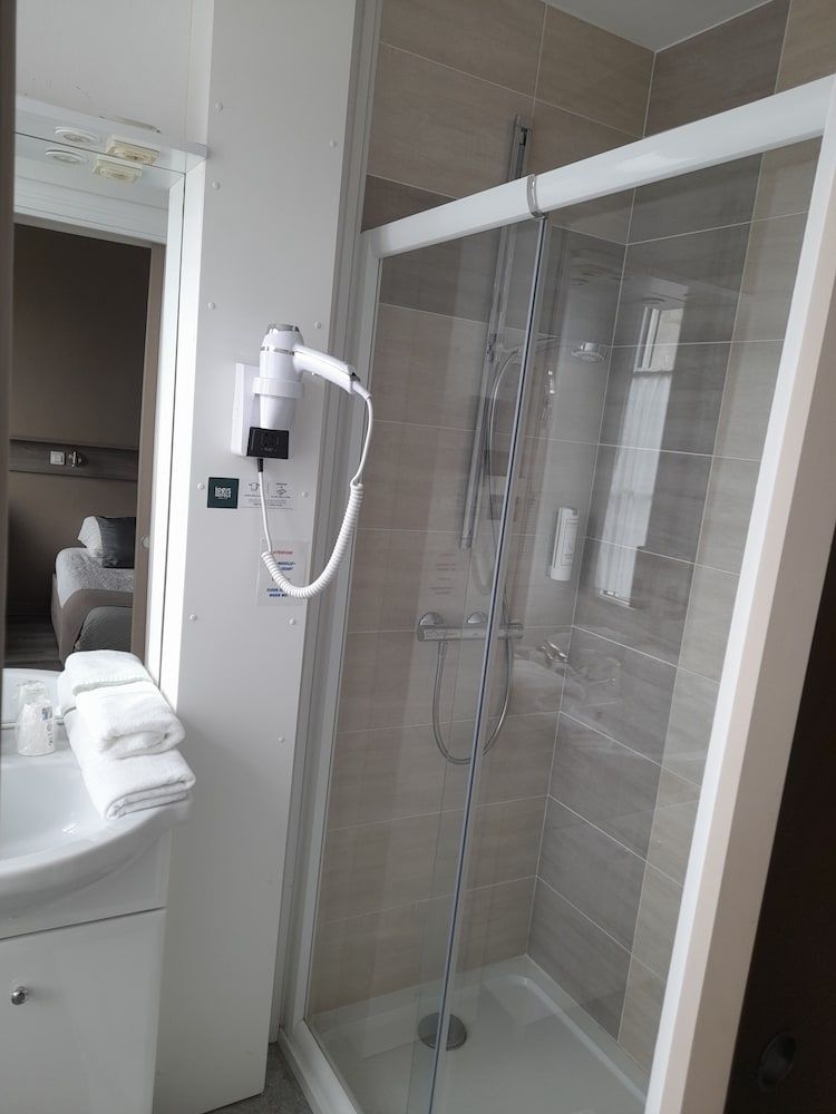 Logis Hôtel la Résidence Classic Triple Room 3