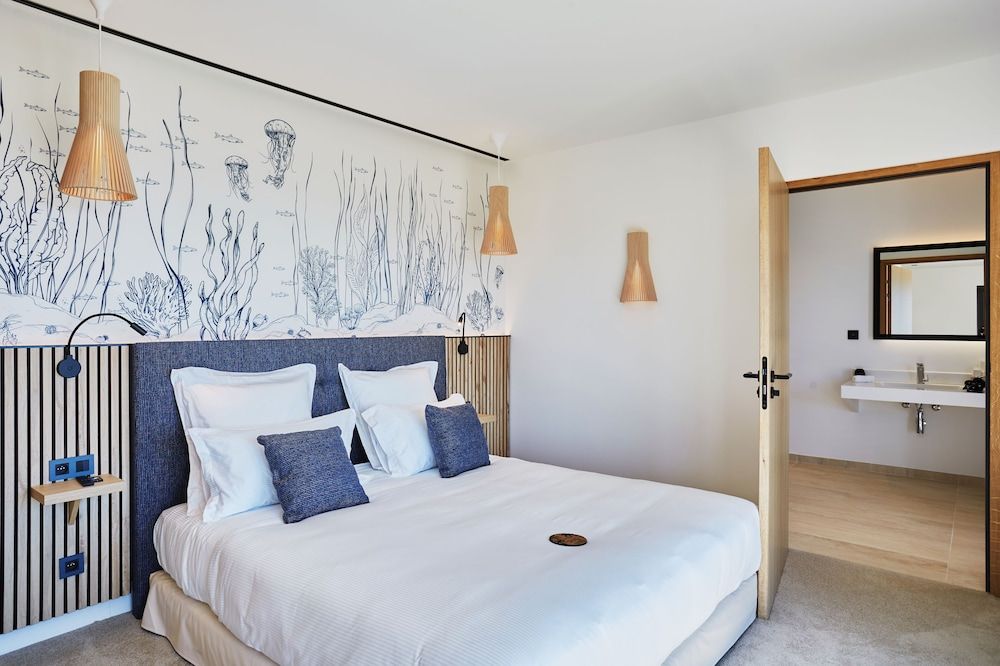 Design Room, 1 Queen Bed, Accessible, Sea View