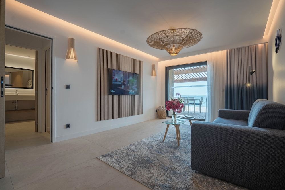 Luxury Villa, 2 Bedrooms, Beach View, Beachside