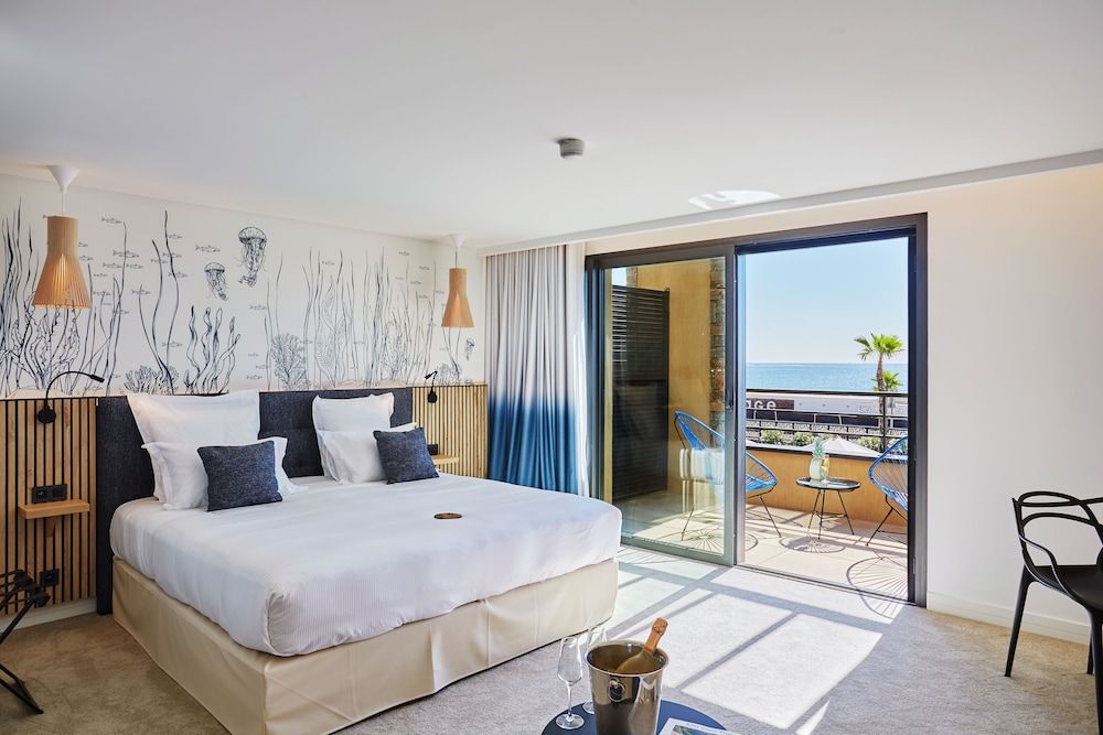 Deluxe Room, 1 King Bed, Sea View