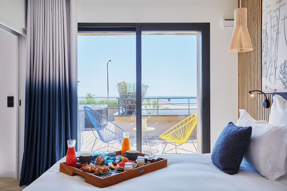 Exclusive Suite, 1 King Bed, Hot Tub, Sea View