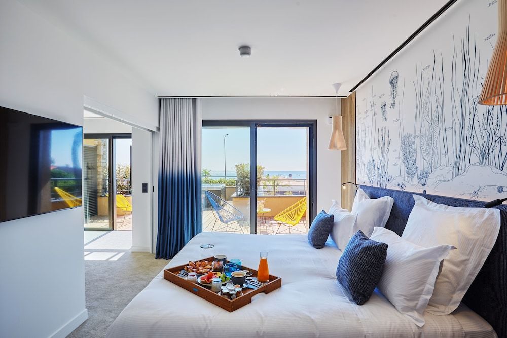 Exclusive Suite, 1 King Bed, Hot Tub, Sea View