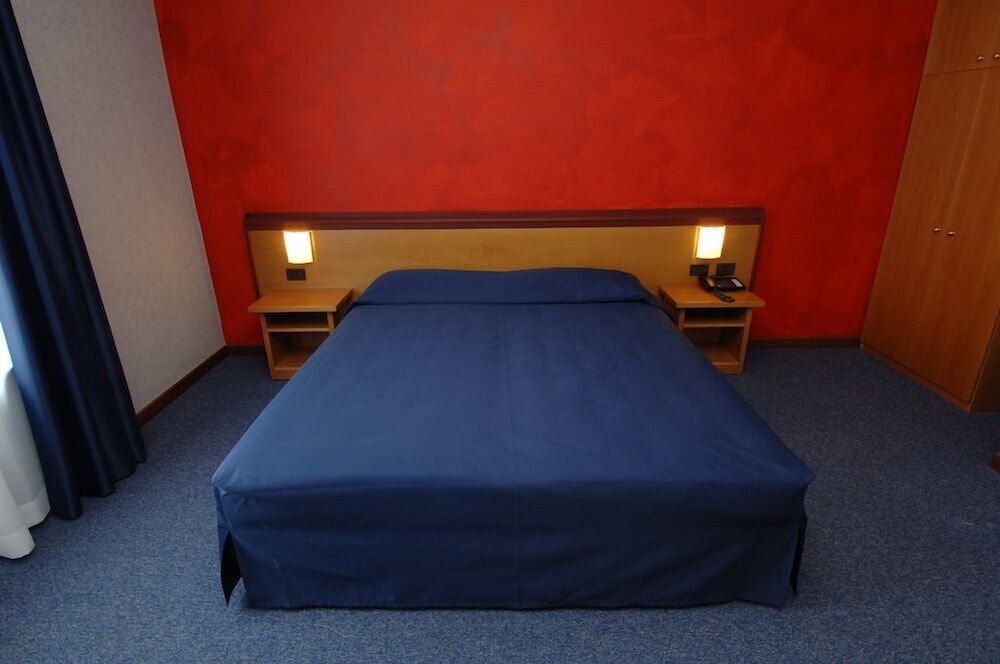 HOTEL RESIDENCE DUCALE Business Double Room Single Use, 1 Double Bed