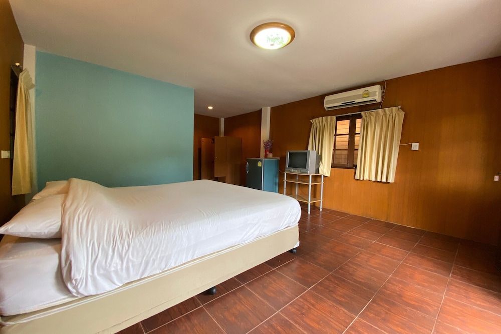 OYO 1144 Baan Phu Resort Standard Double Room 2