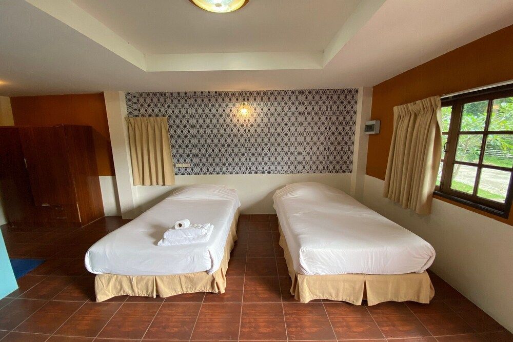 OYO 1144 Baan Phu Resort Standard Twin Room 2