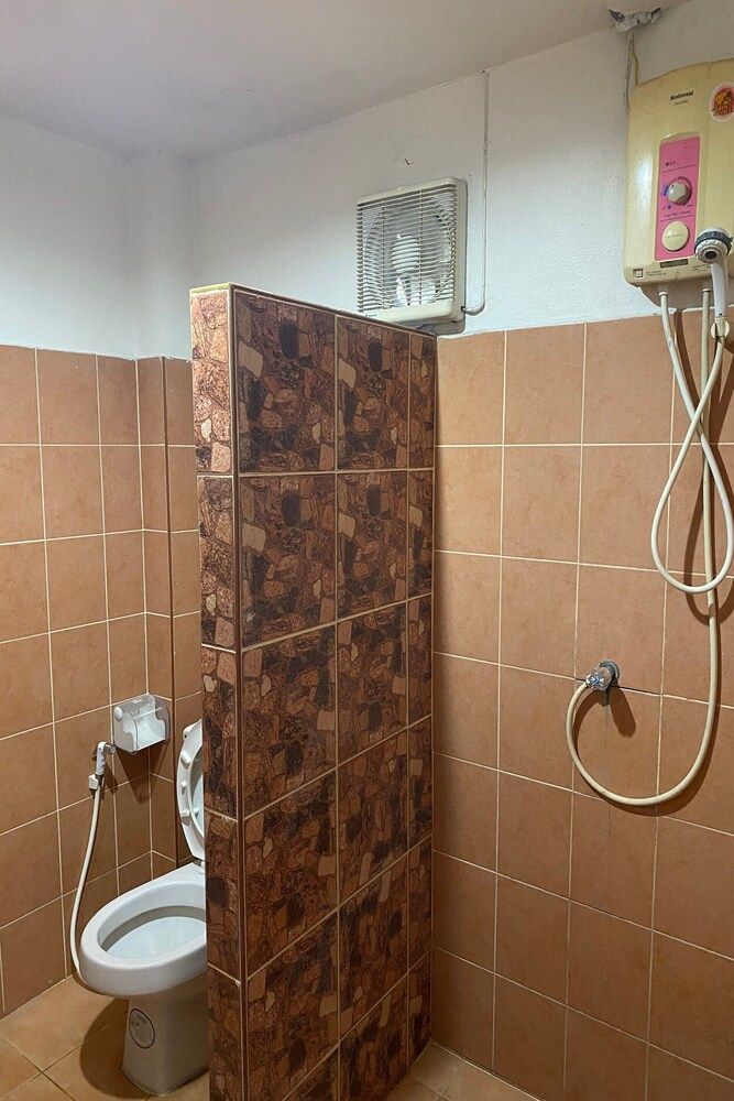 OYO 1144 Baan Phu Resort Standard Twin Room 3