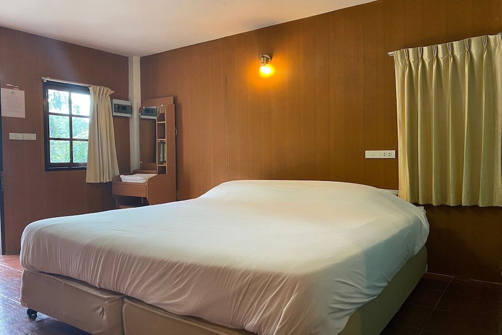 OYO 1144 Baan Phu Resort Standard Double Room 4