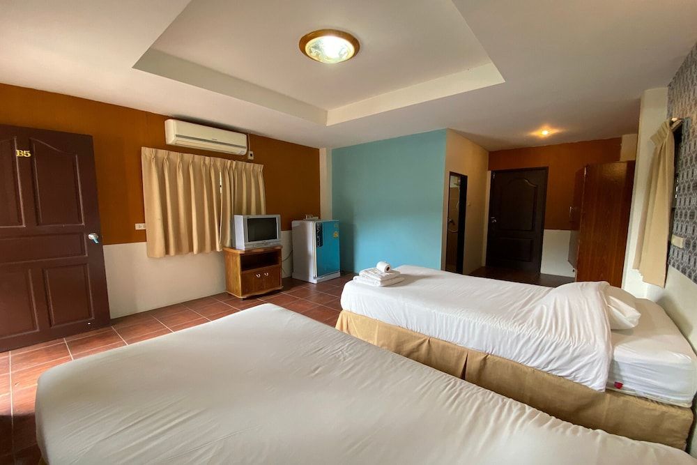 OYO 1144 Baan Phu Resort Standard Twin Room