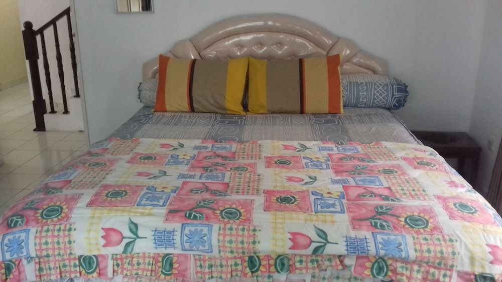 Kota Bunga R Villa, 3 Bedrooms 6