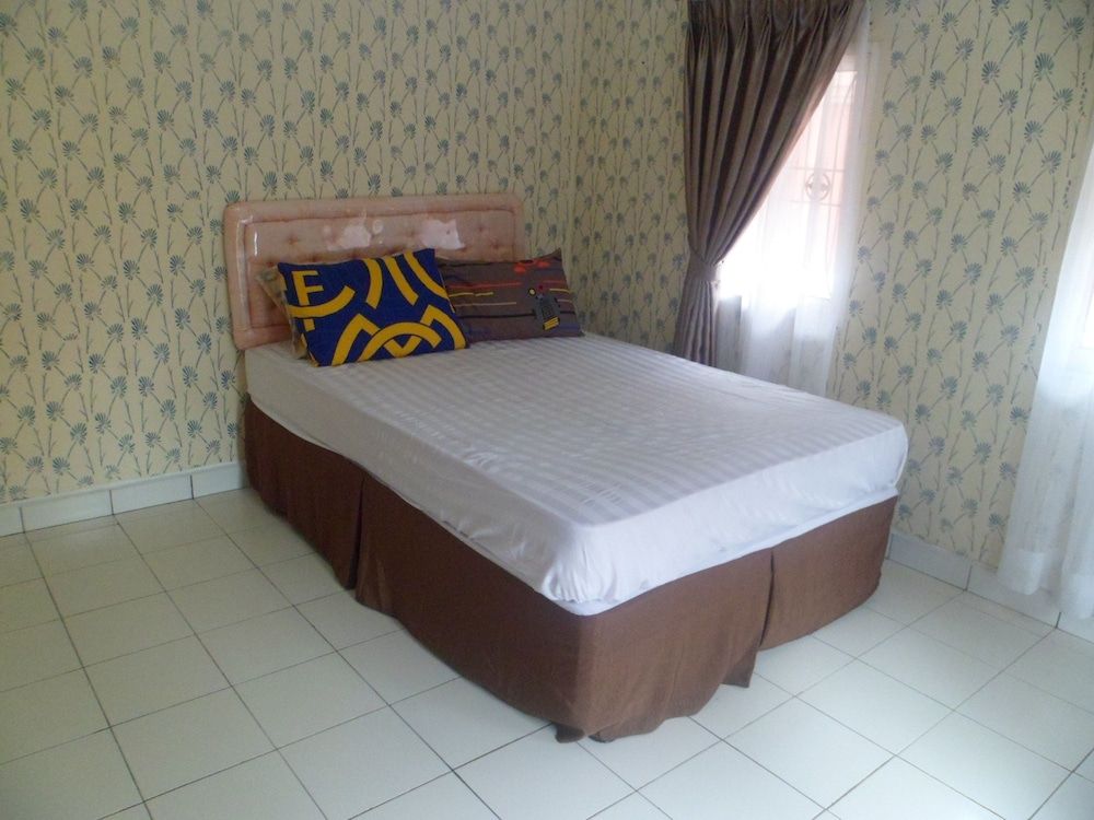 Kota Bunga R Villa, 3 Bedrooms 9