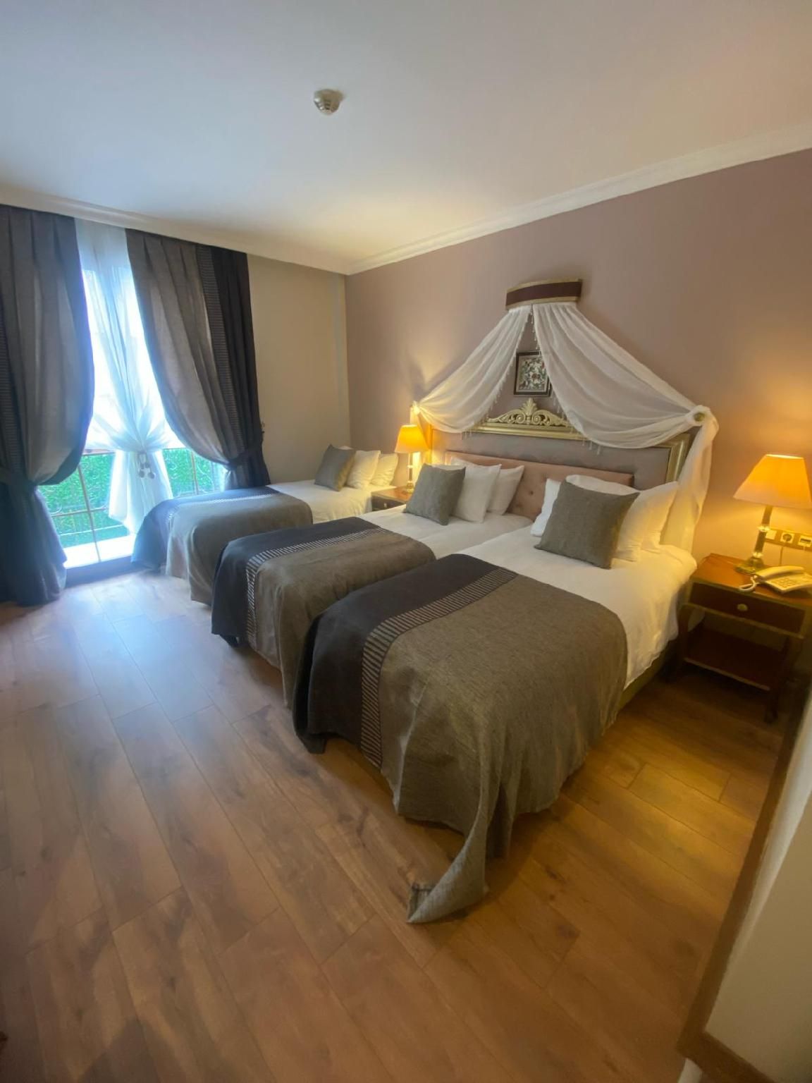 Saint John Hotel 3 Single Beds