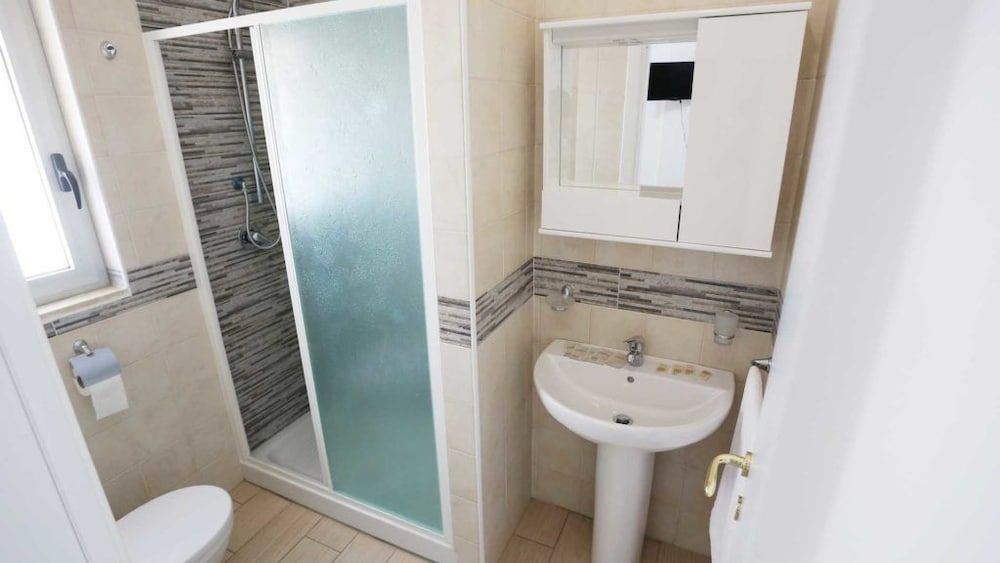 Camping B&B Lido di Salerno Basic Bungalow, 1 Queen Bed 3