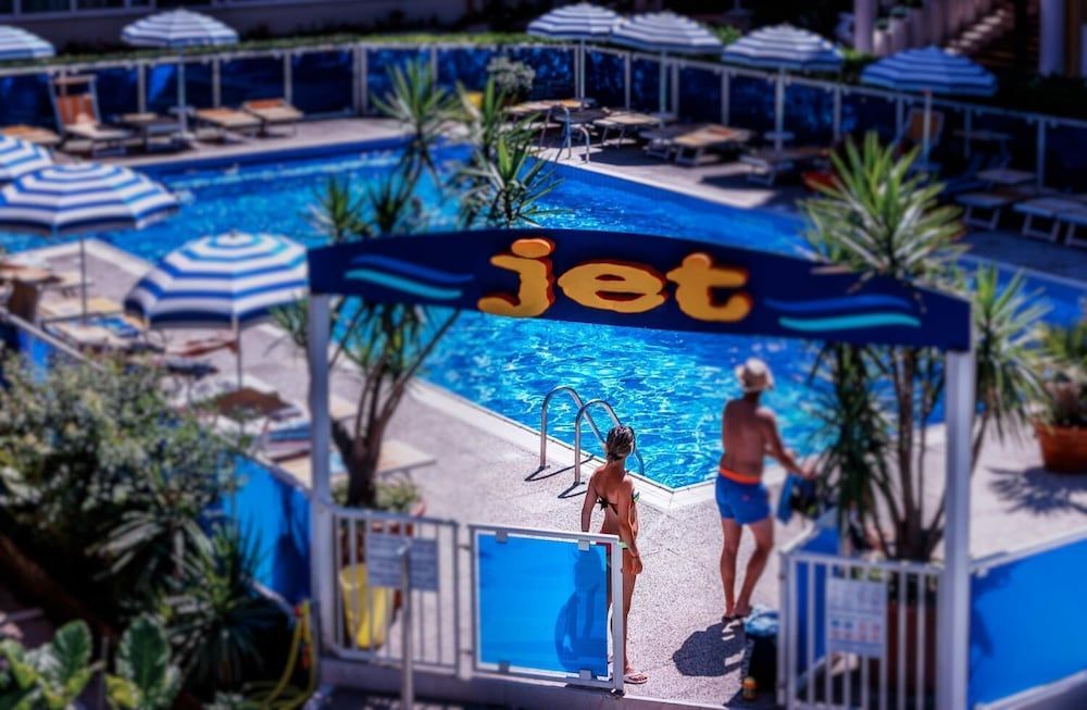 Jet Hotel
