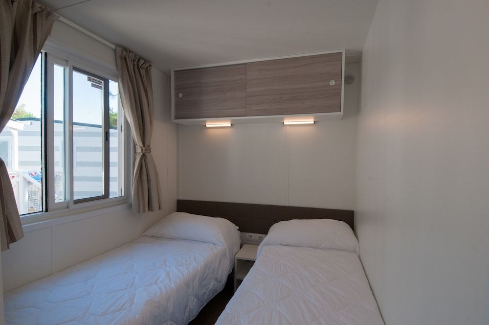 Deluxe Mobile Home, 3 Bedrooms ( Pet Friendly)
