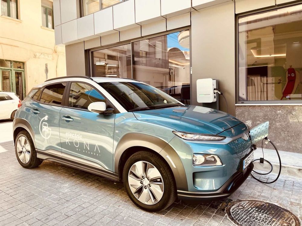 Electric vehicle charging station