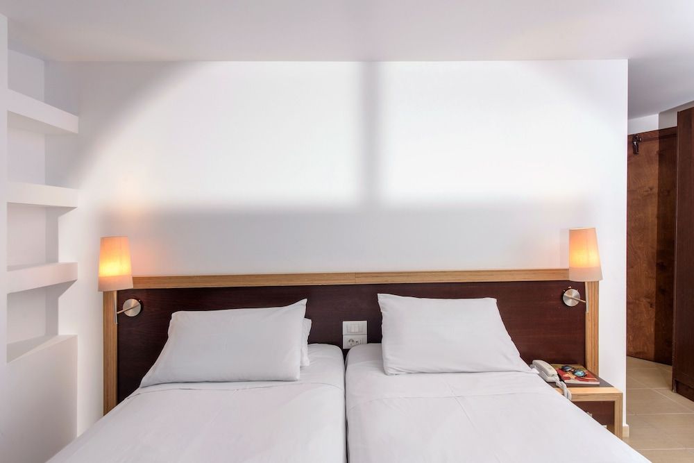 Iraklion Hotel Family Room, 2 Bedrooms 13