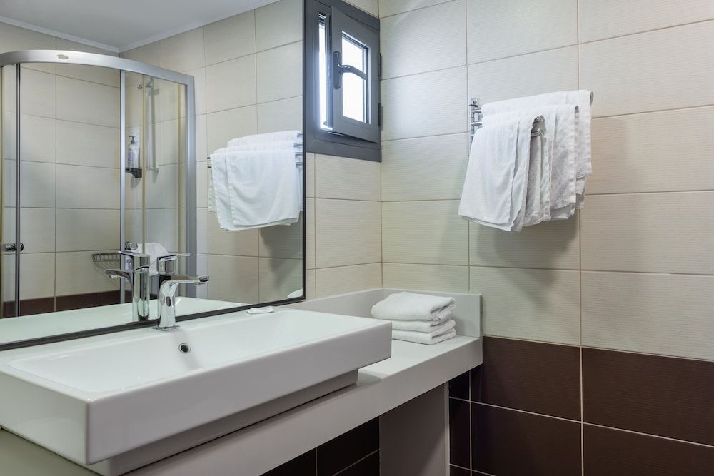 Iraklion Hotel Triple Room 16