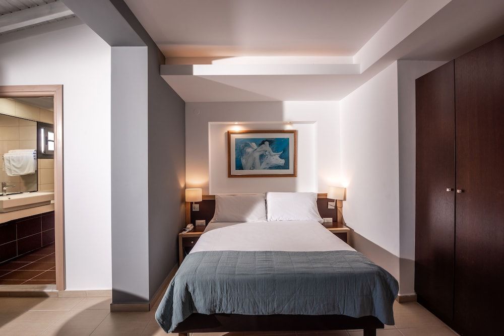 Iraklion Hotel Triple Room 12