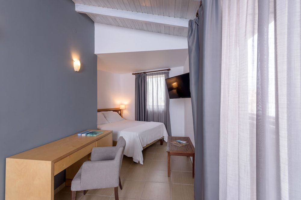 Iraklion Hotel Family Room, 2 Bedrooms 7