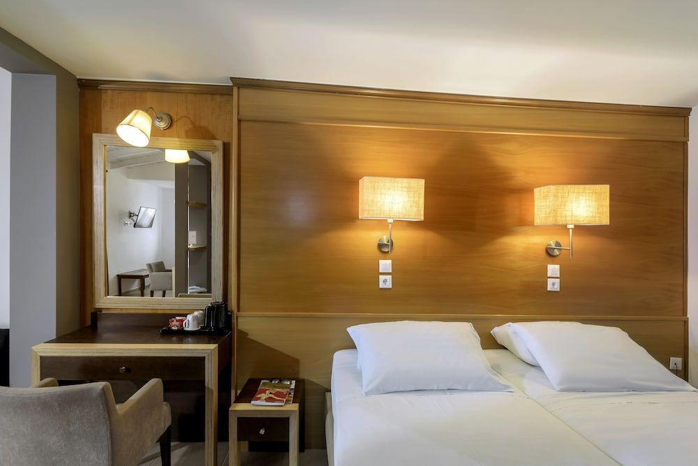 Iraklion Hotel Family Room, 2 Bedrooms 6