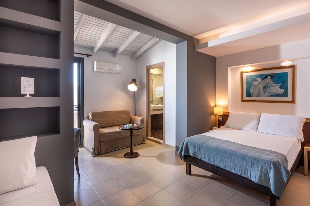 Iraklion Hotel Triple Room 11