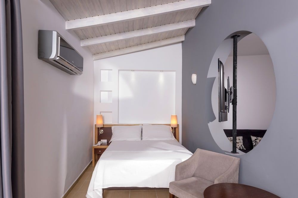 Iraklion Hotel Family Room, 2 Bedrooms 9