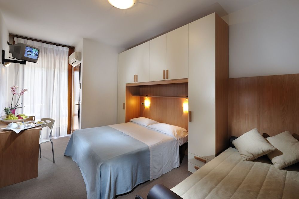 Triple Room, Partial Sea View