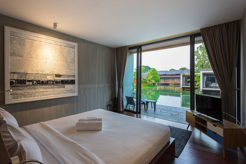 Into The Forest Resort Deluxe Suite