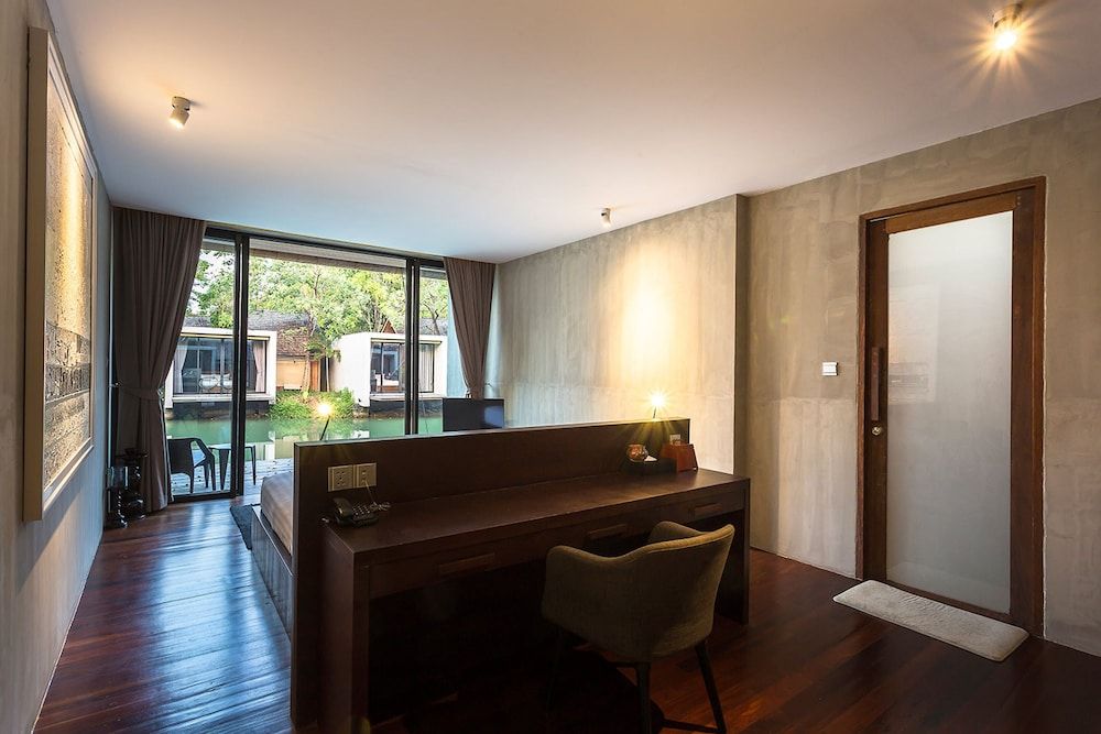 Into The Forest Resort Deluxe Suite 4