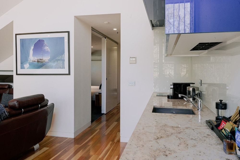 Salamanca Wharf Hotel One Bedroom Loft Penthouse 7