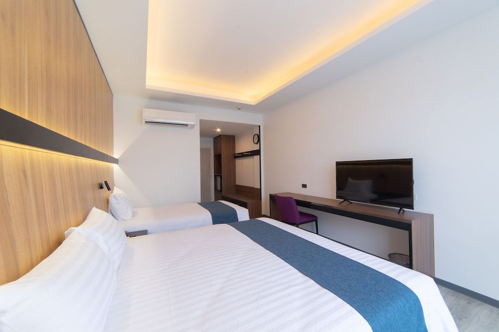 undefined Gate43 Airport Hotel 2