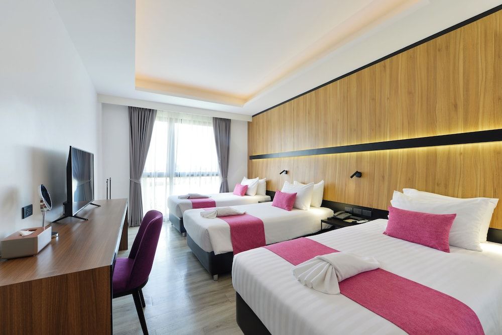 undefined Gate43 Airport Hotel 4