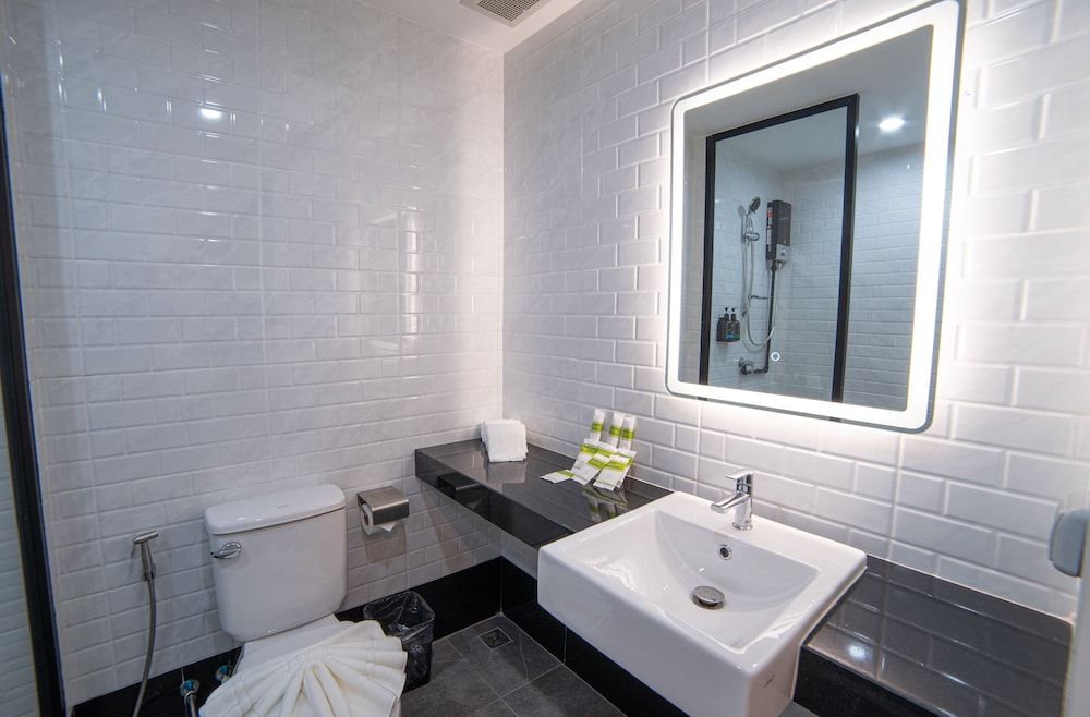 Gate43 Airport Hotel Deluxe Triple Room 6