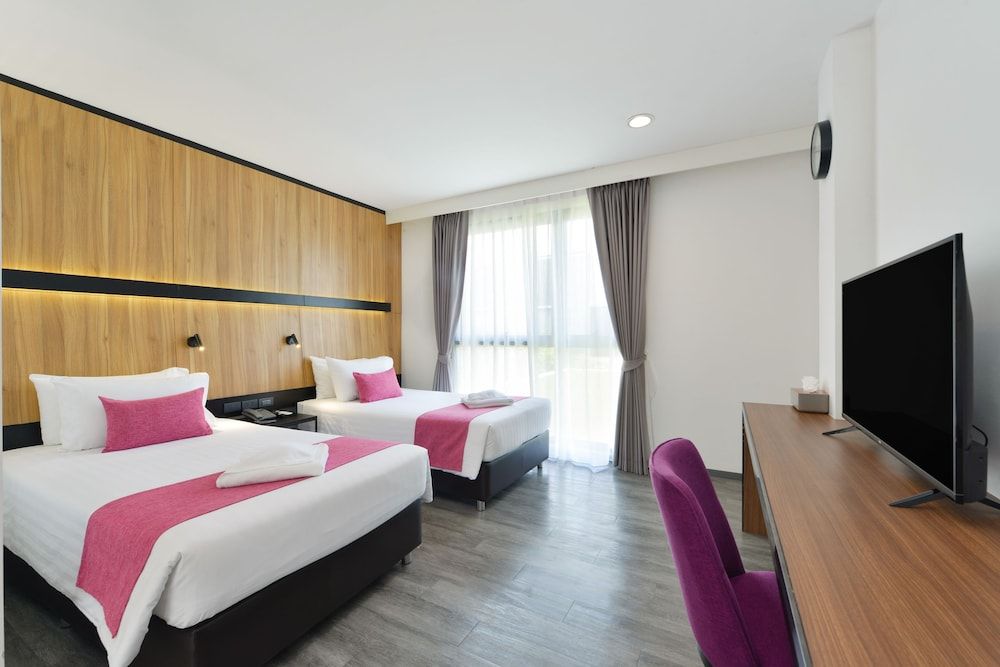 undefined Gate43 Airport Hotel 5