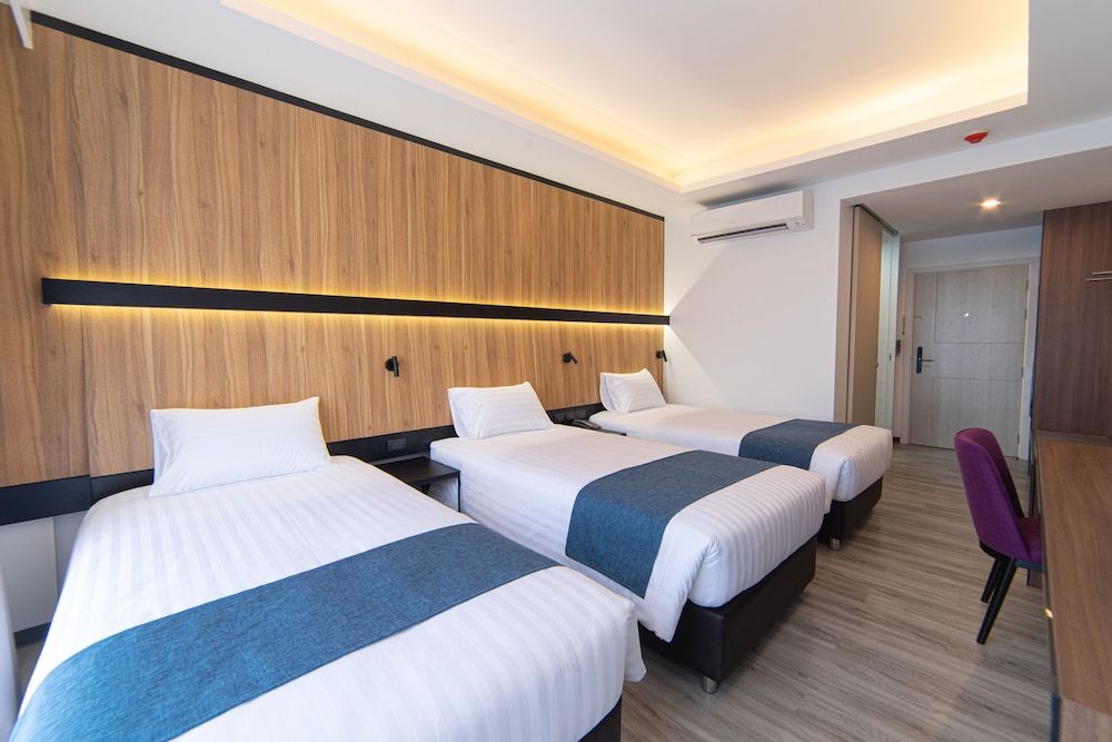 Gate43 Airport Hotel Deluxe Triple Room 3