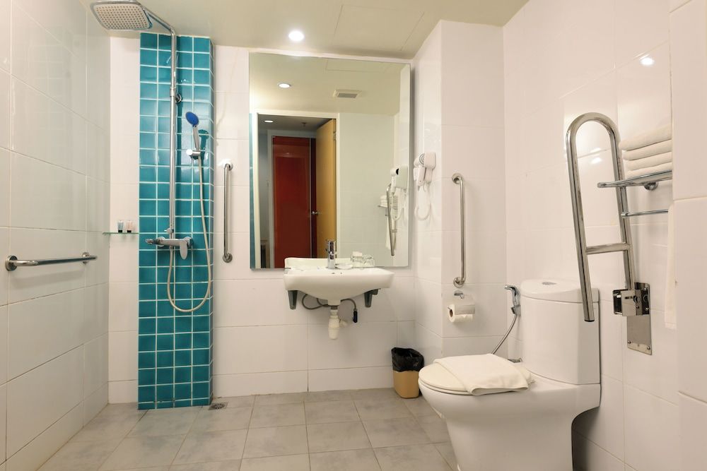 Oceania Hotel Superior Queen Room 2