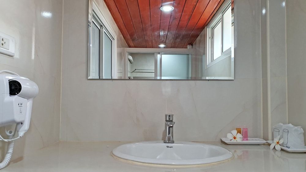 Horizon Beach Resort Koh Jum Double Bungalow, Air-Conditioning 6