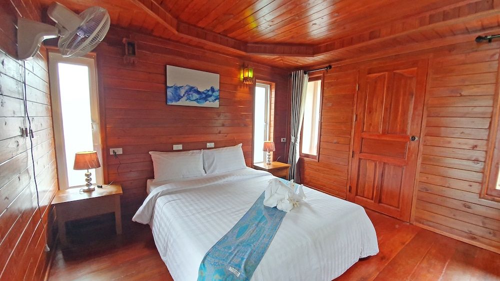 Horizon Beach Resort Koh Jum Bungalow with Fan 2