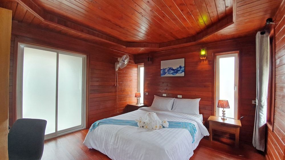 Horizon Beach Resort Koh Jum Bungalow with Fan 3